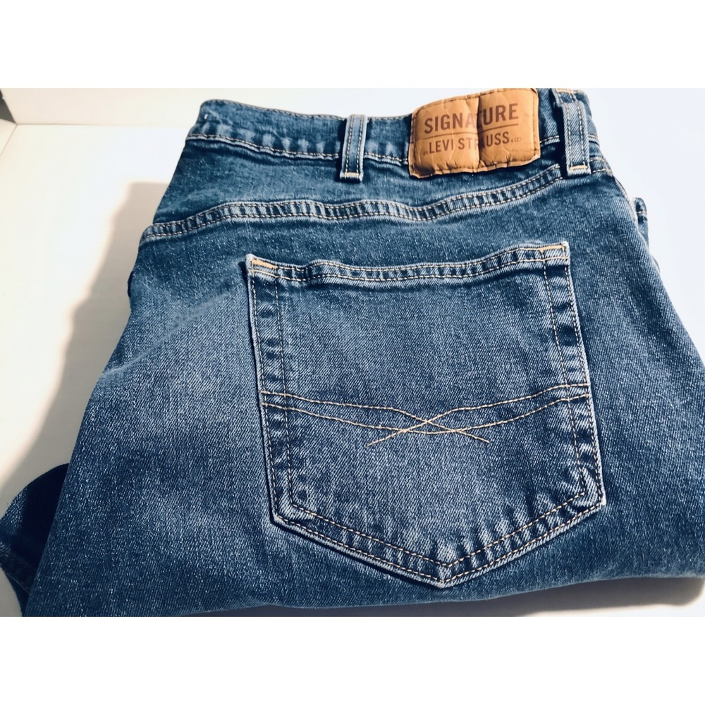 Signature by Levi Strauss Co Mens Medium Wash Denim Jeans Blue 40x27 MC0020